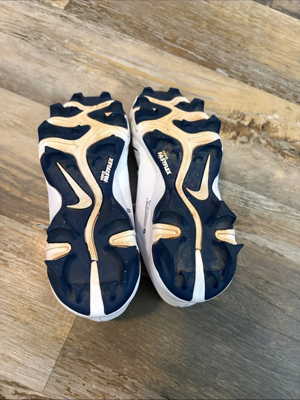 Nike Womens White and Navy Softball Cleats